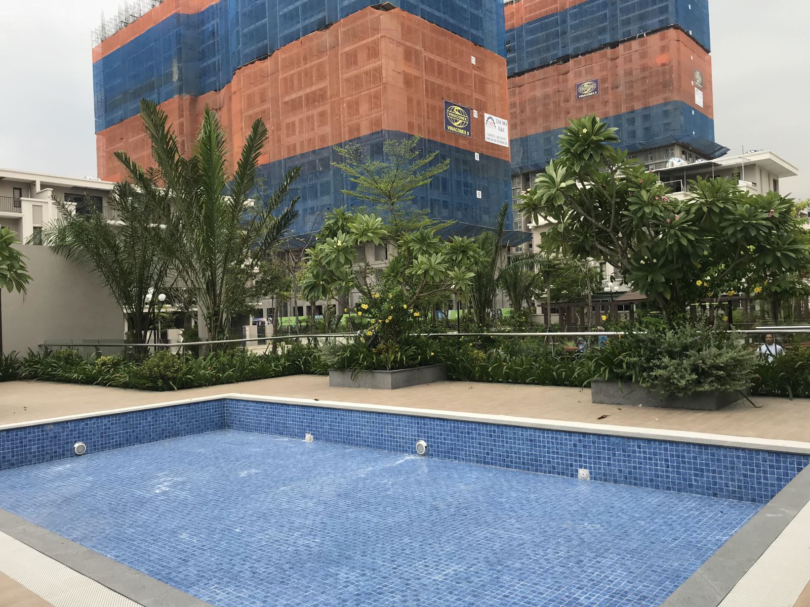 Bể bơi ngoài trời