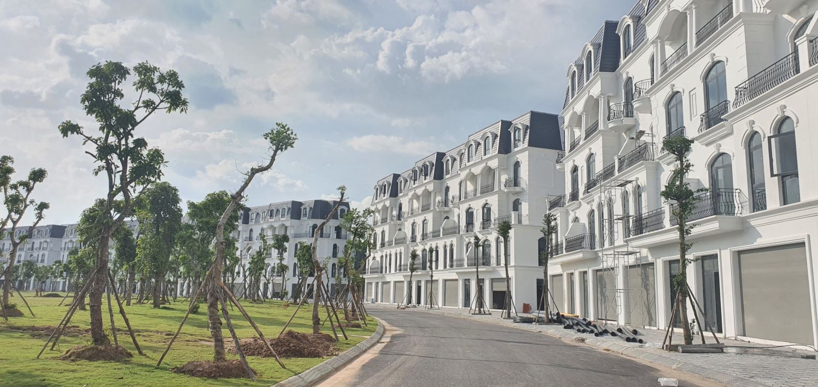 Shophouse Đồi Rồng view nội khu